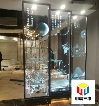 凝聚光與玻璃的藝術奇跡：激光技術賦能藝術玻璃的雕刻之路
